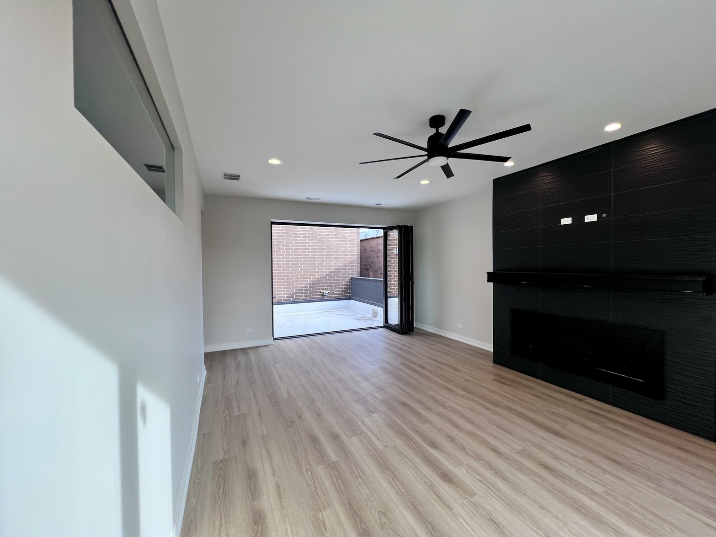 1039 W Belmont Avenue #4, Chicago, IL 60657