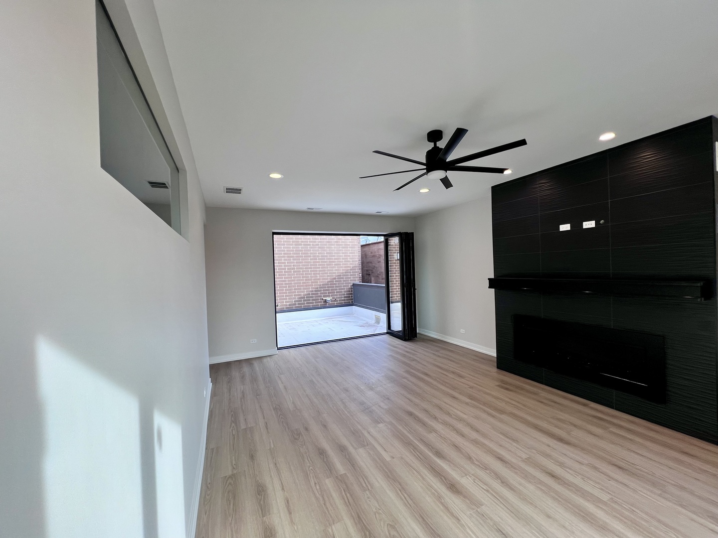 1039 W Belmont Avenue #4, Chicago, IL 60657