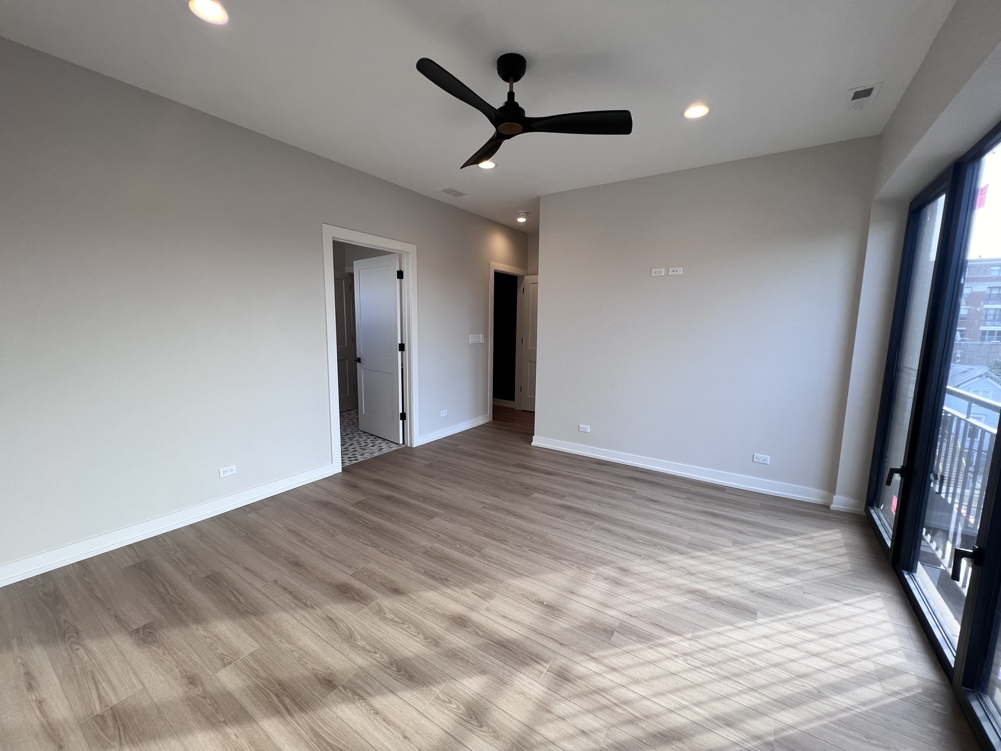 1039 W Belmont Avenue #4, Chicago, IL 60657