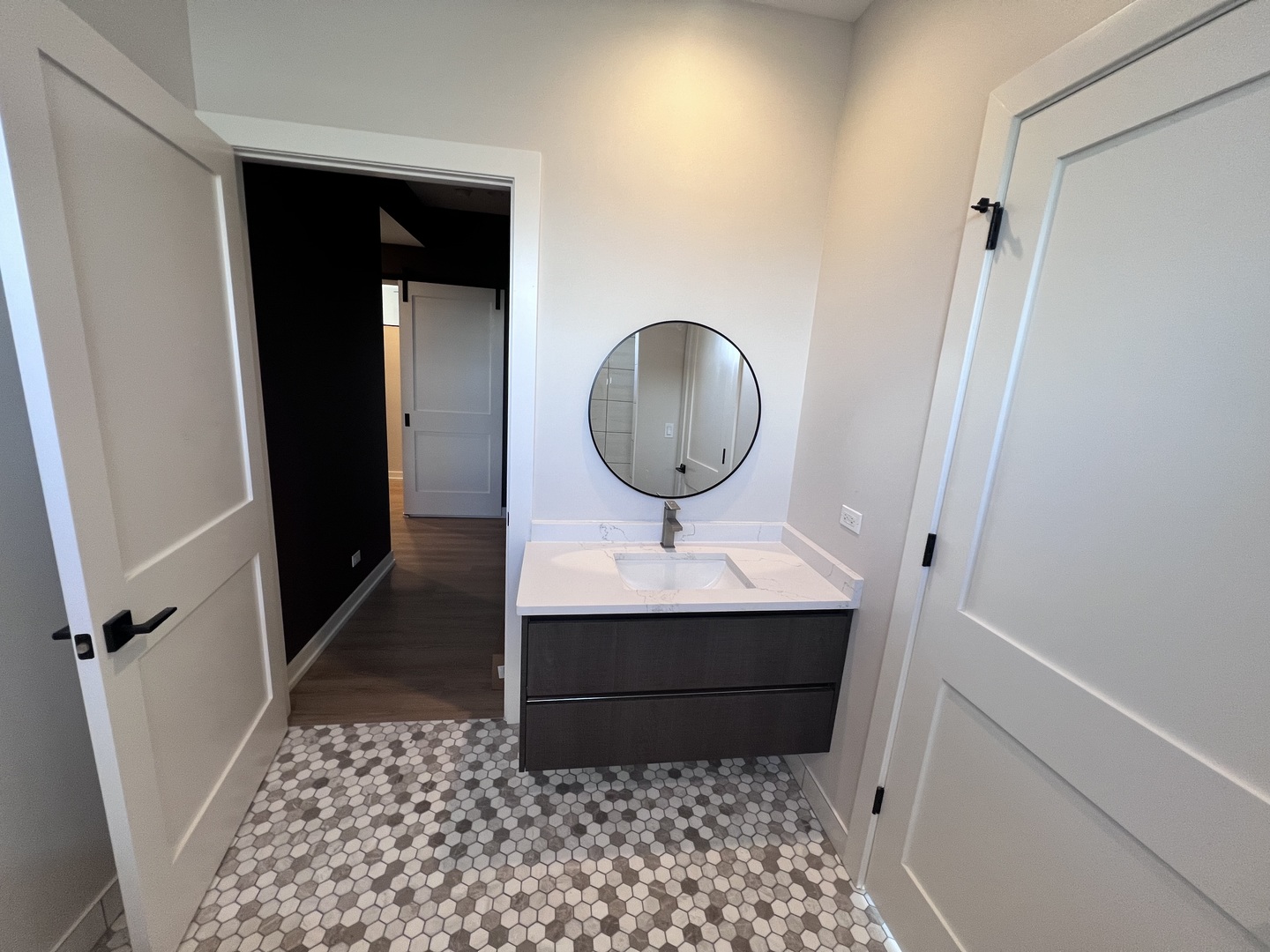 1039 W Belmont Avenue #4, Chicago, IL 60657