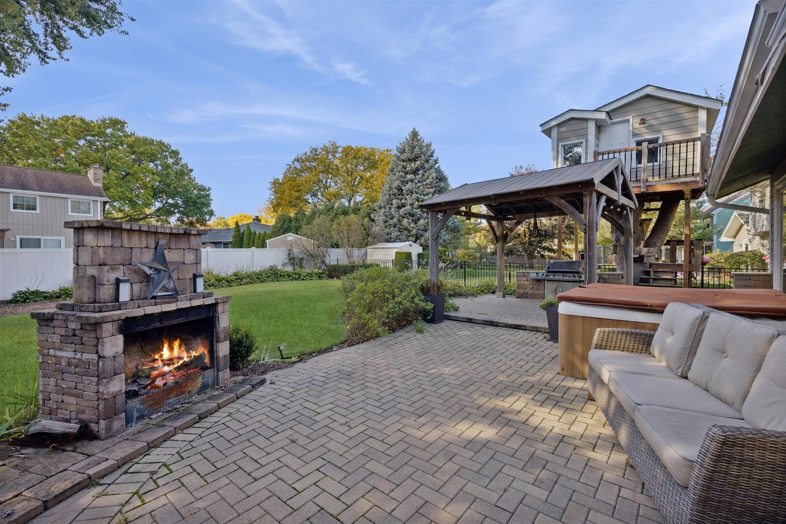 1116 HIDDEN SPRING Drive, Naperville, IL 60540