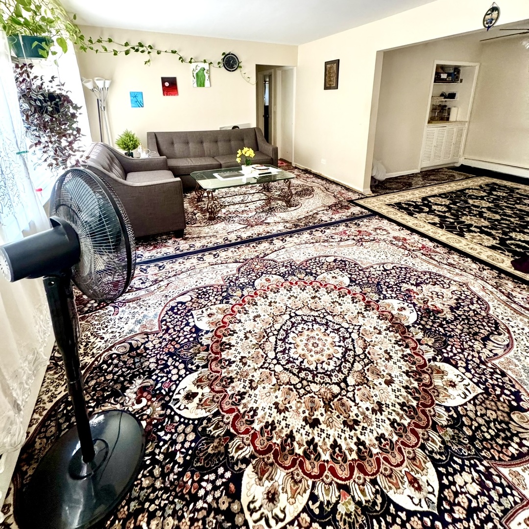 6235 N mozart Street #4, Chicago, IL 60659