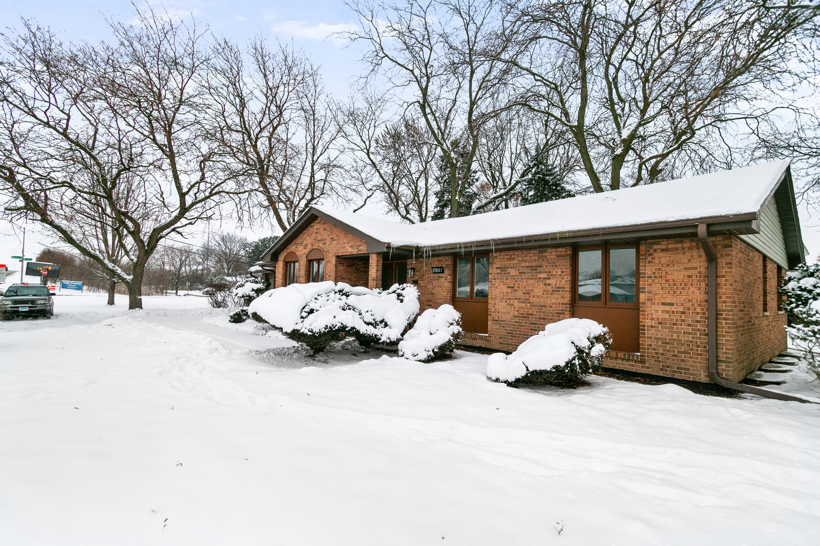 17001 Kimbark Avenue, South Holland, IL 60473