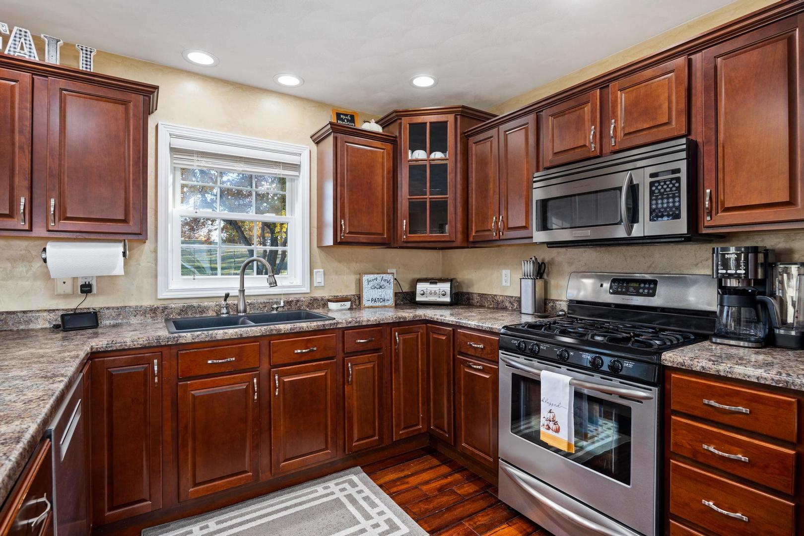 15945 Gresham Road, Mackinaw, IL 61755