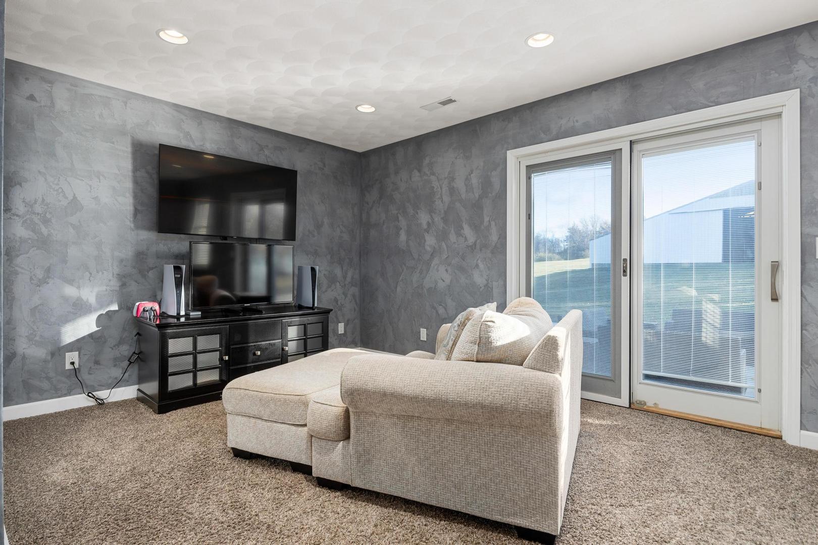 15945 Gresham Road, Mackinaw, IL 61755