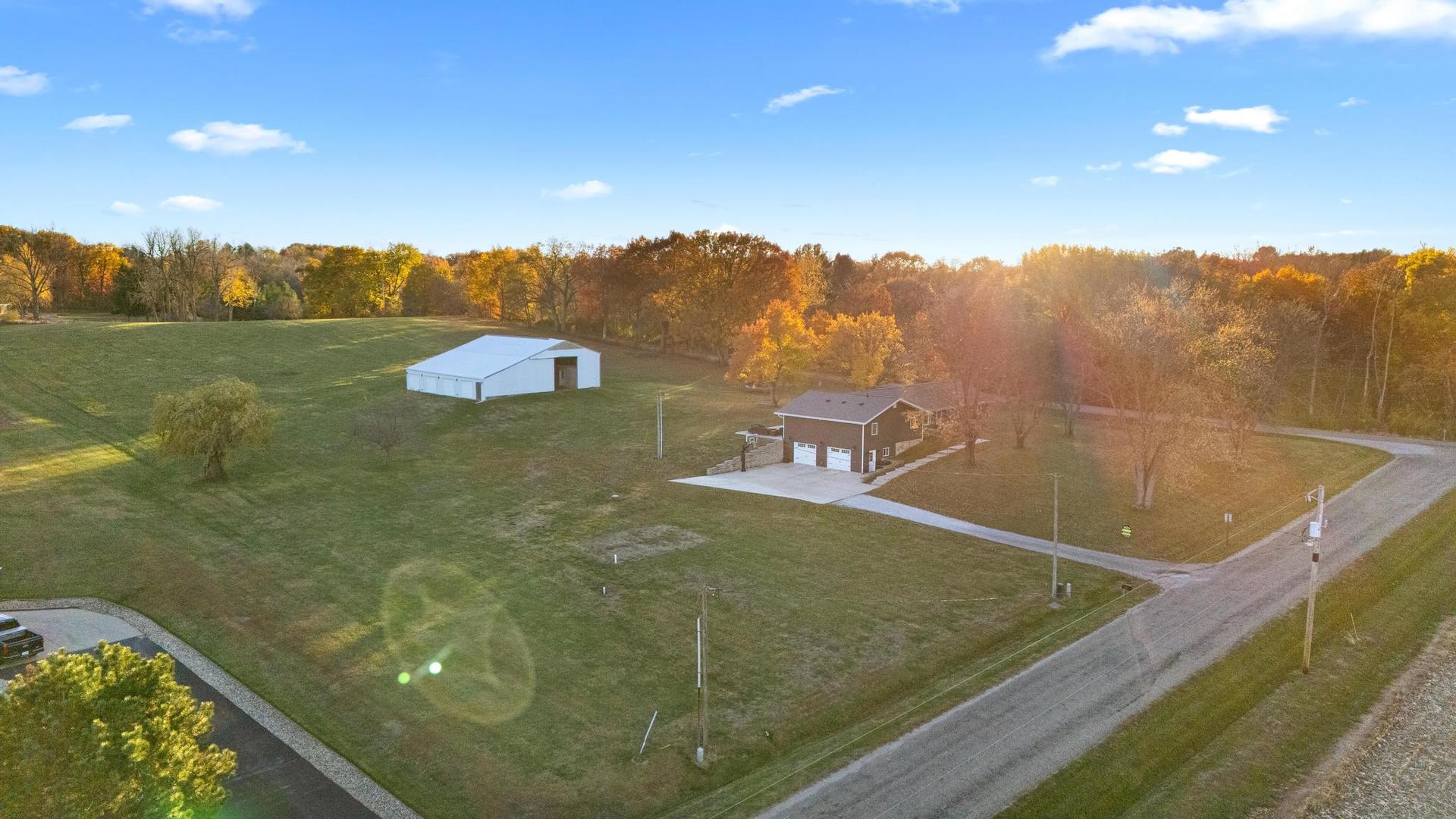 15945 Gresham Road, Mackinaw, IL 61755