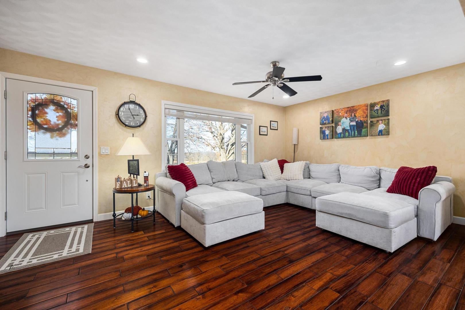 15945 Gresham Road, Mackinaw, IL 61755