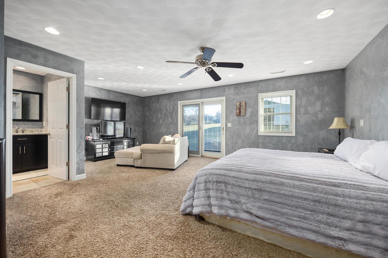 15945 Gresham Road, Mackinaw, IL 61755