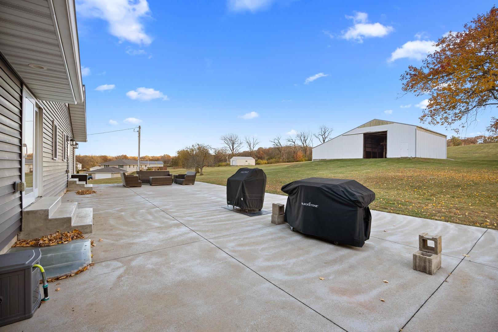 15945 Gresham Road, Mackinaw, IL 61755