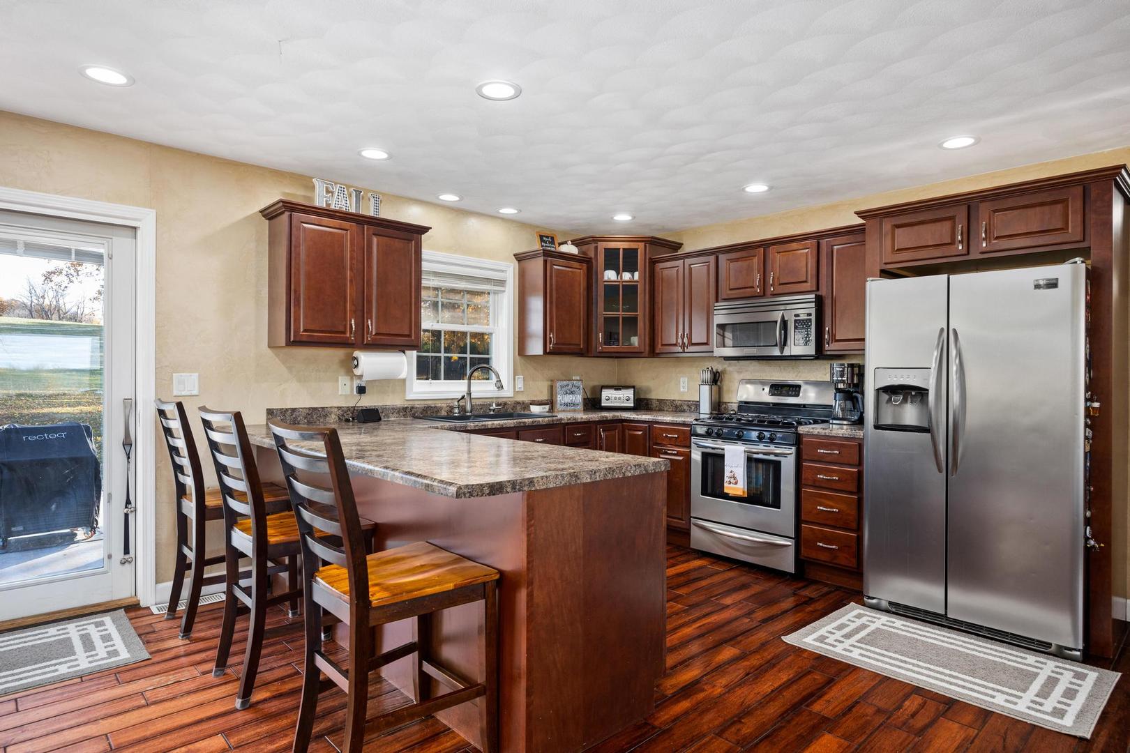 15945 Gresham Road, Mackinaw, IL 61755