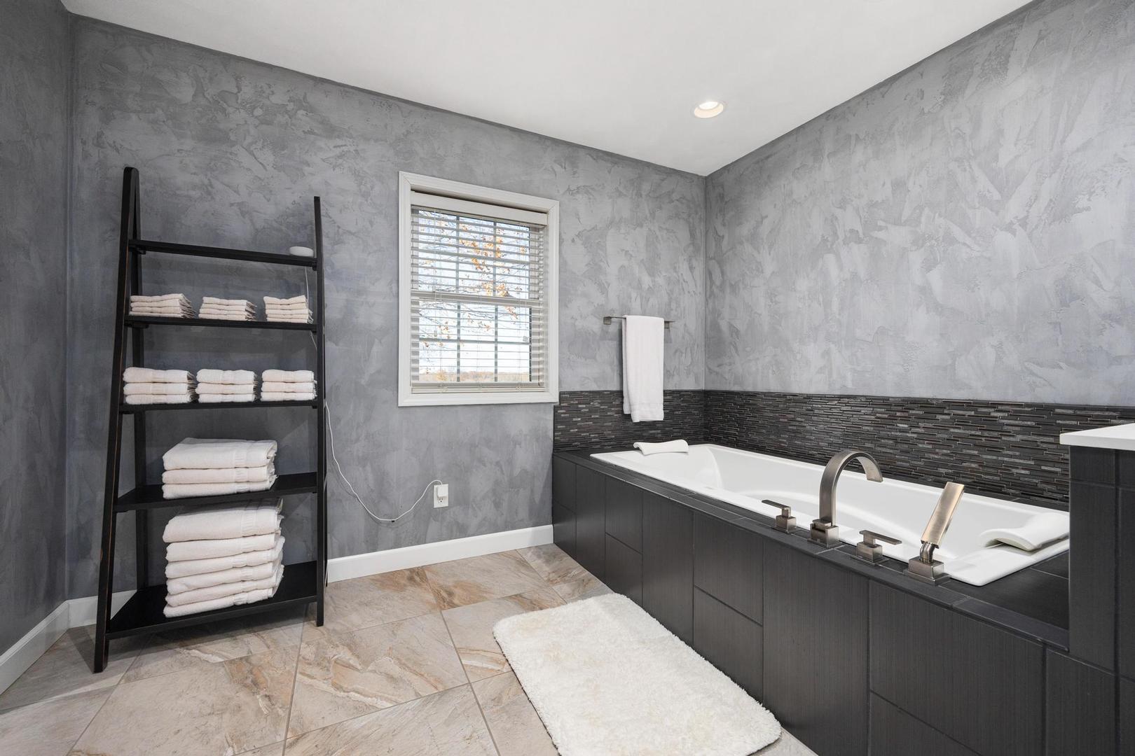 15945 Gresham Road, Mackinaw, IL 61755