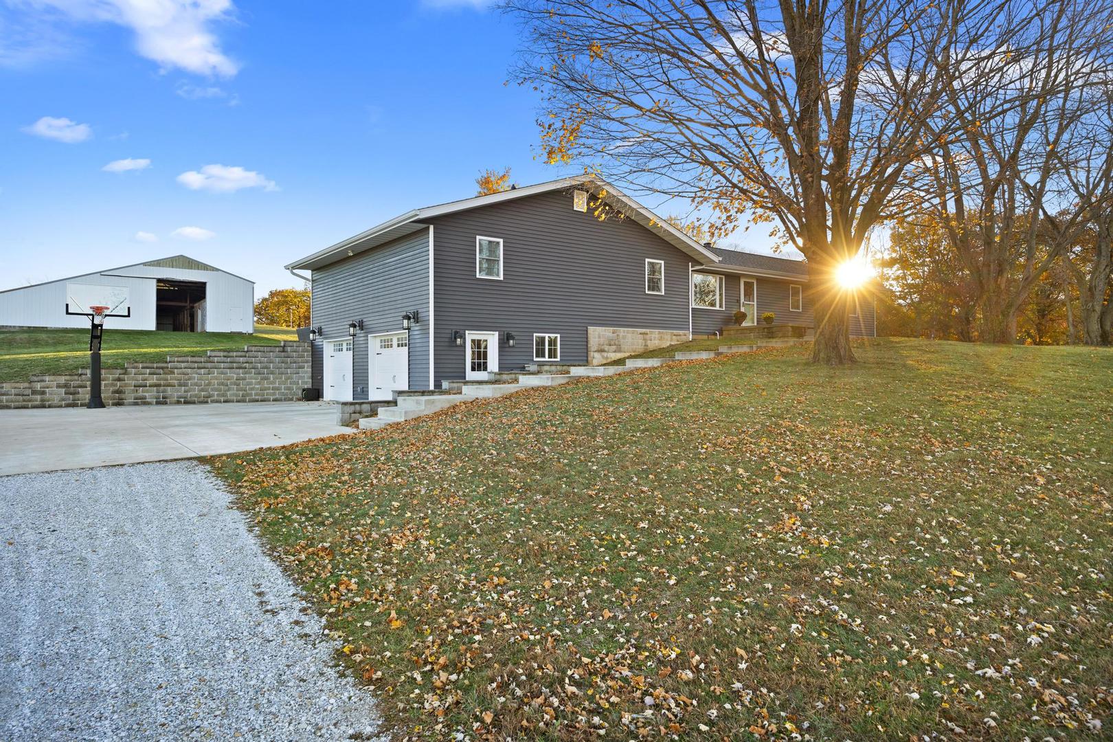 15945 Gresham Road, Mackinaw, IL 61755