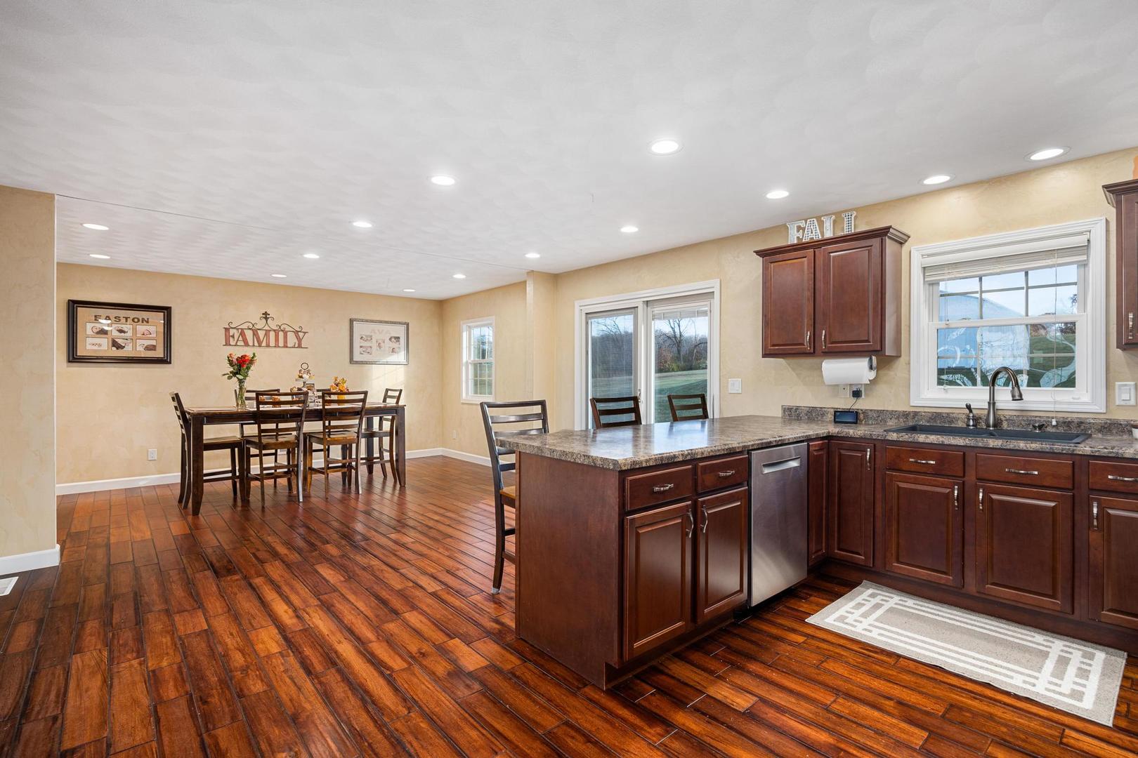 15945 Gresham Road, Mackinaw, IL 61755