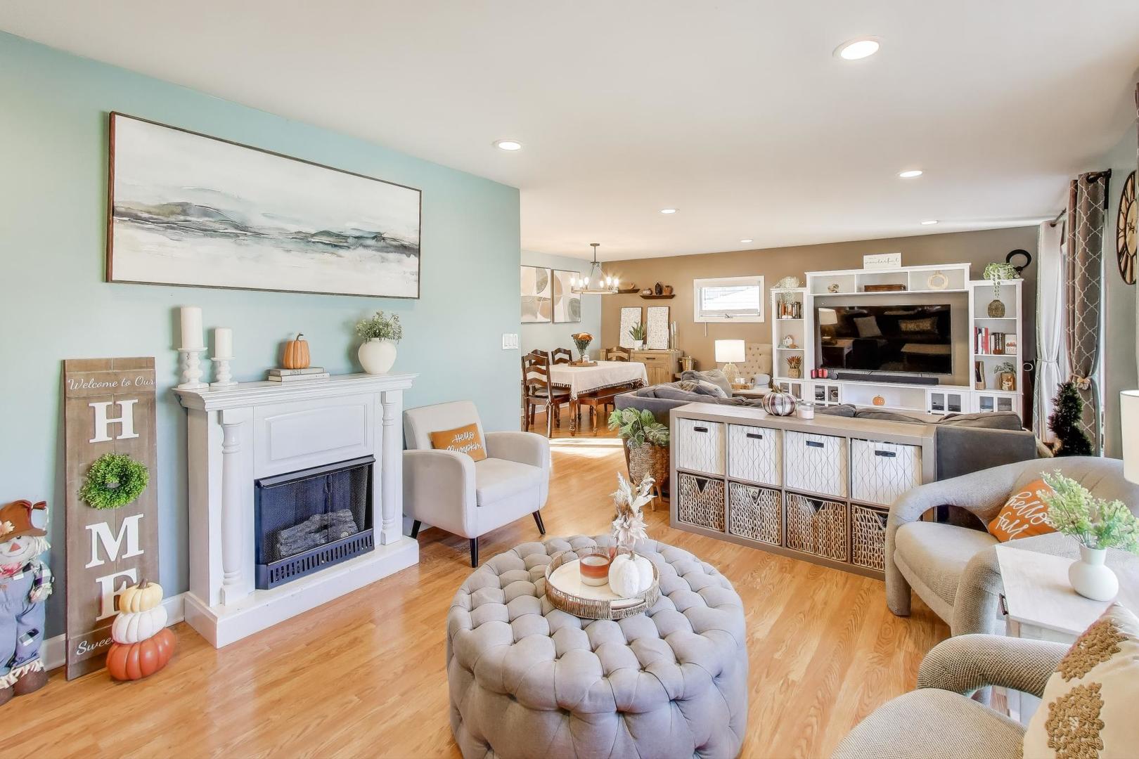 18323 W Woodland Terrace, Gurnee, IL 60031