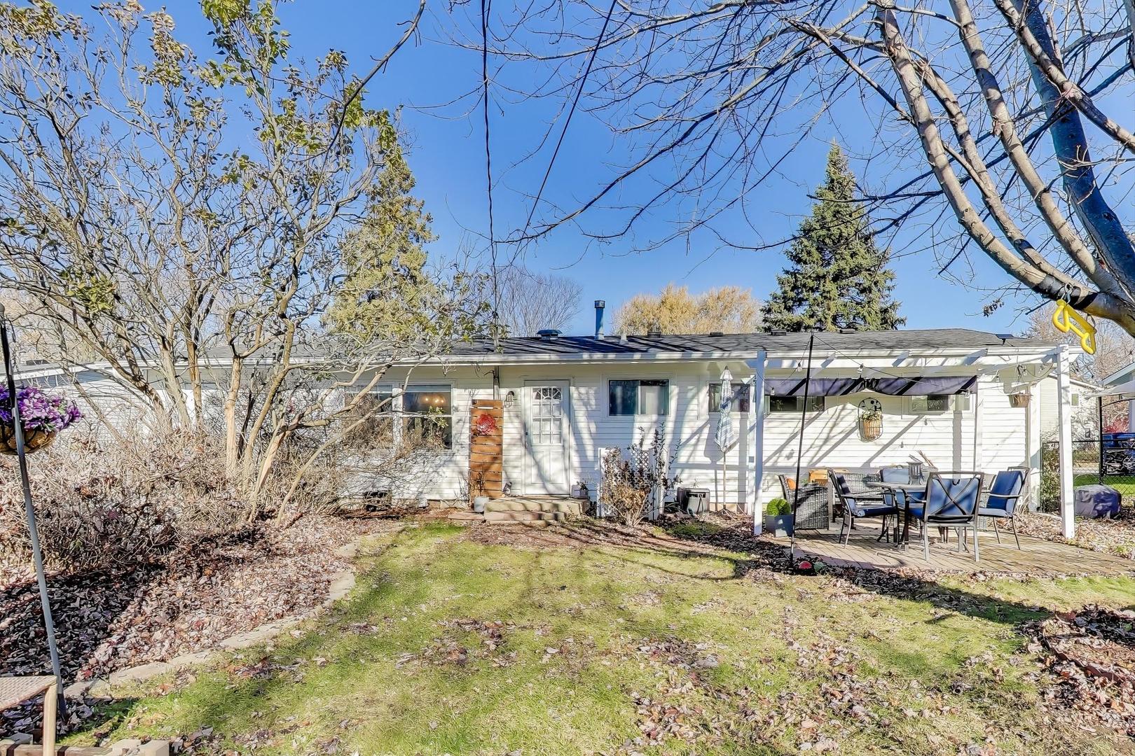 18323 W Woodland Terrace, Gurnee, IL 60031