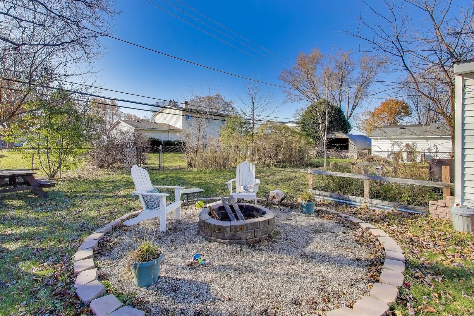 18323 W Woodland Terrace, Gurnee, IL 60031