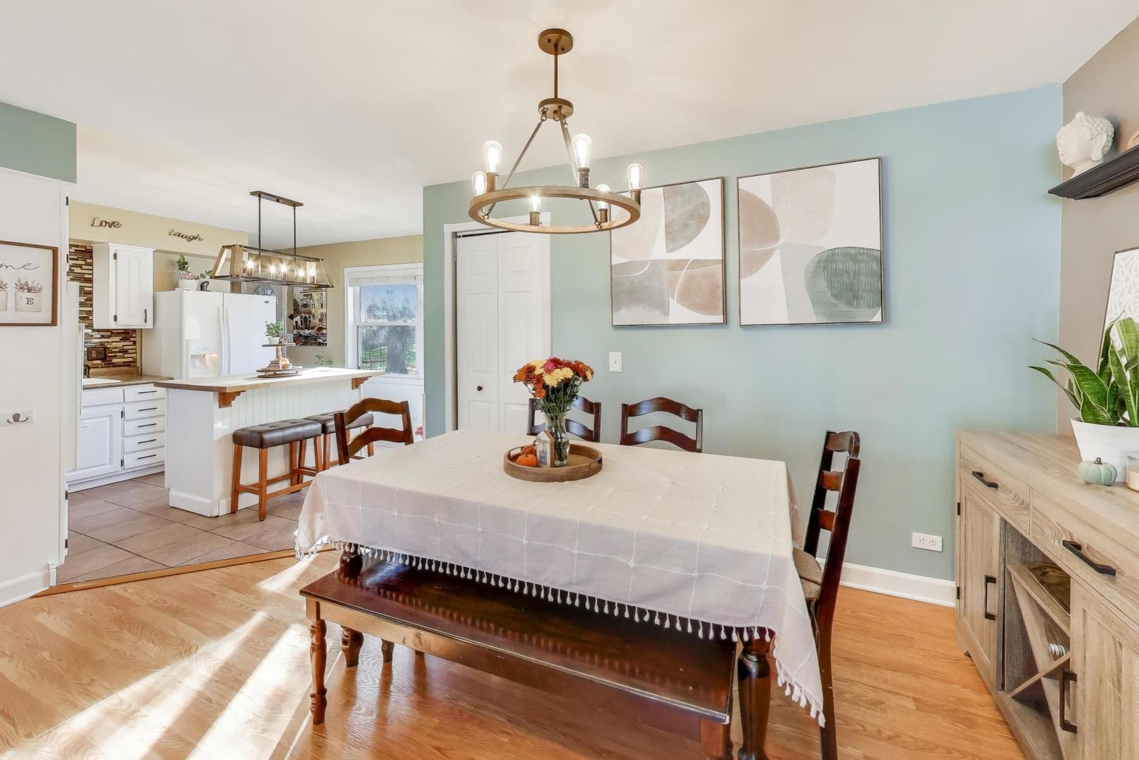 18323 W Woodland Terrace, Gurnee, IL 60031