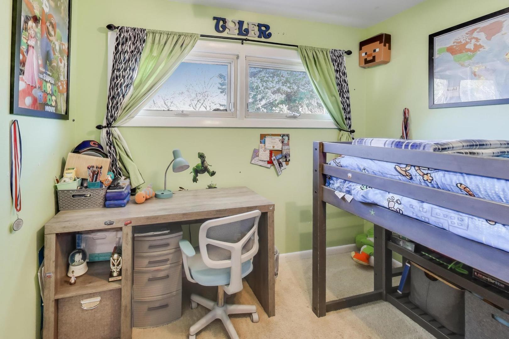 18323 W Woodland Terrace, Gurnee, IL 60031