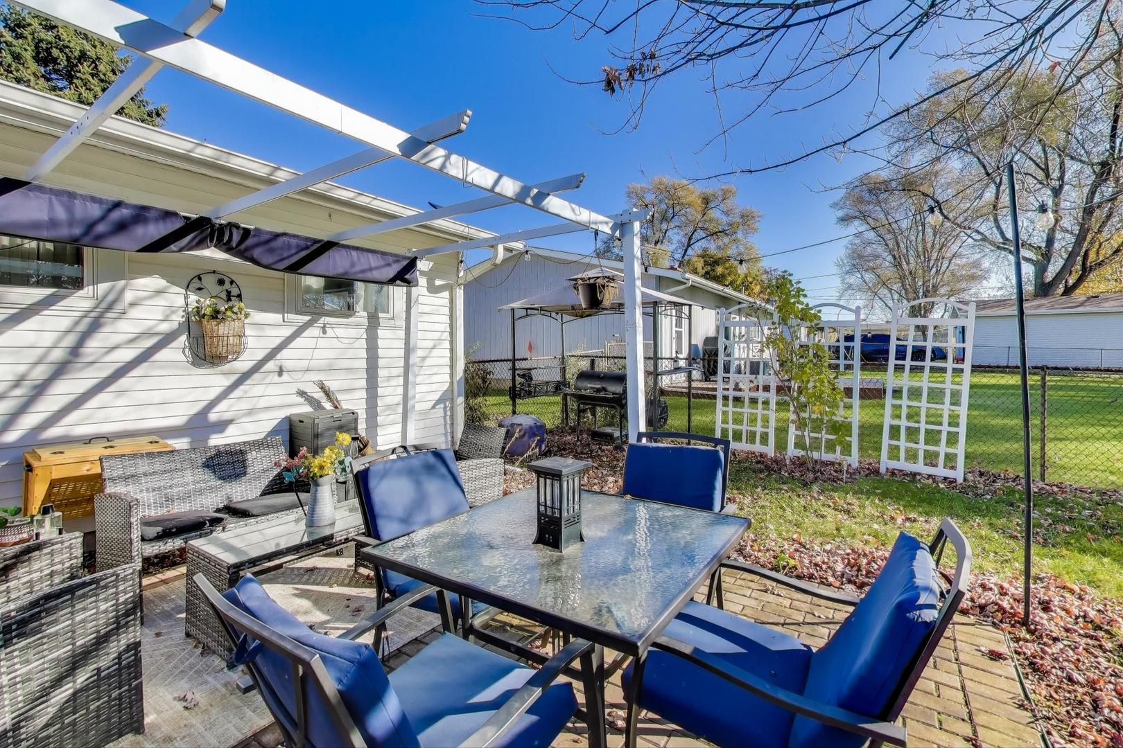 18323 W Woodland Terrace, Gurnee, IL 60031