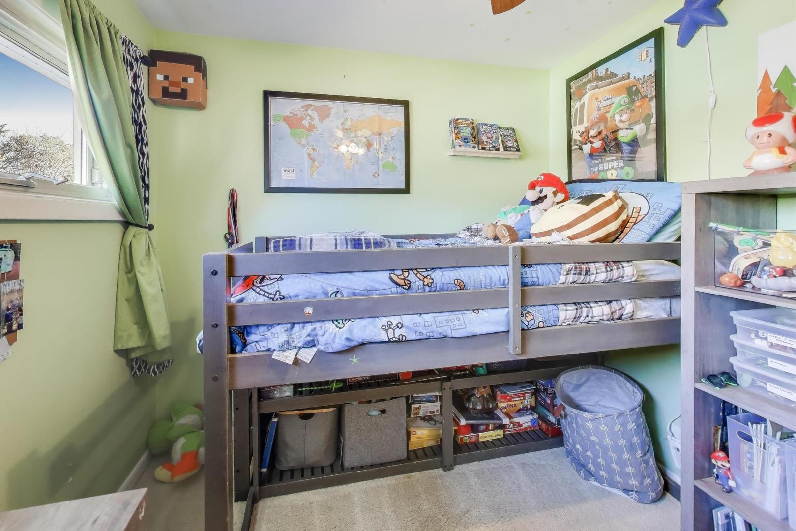 18323 W Woodland Terrace, Gurnee, IL 60031