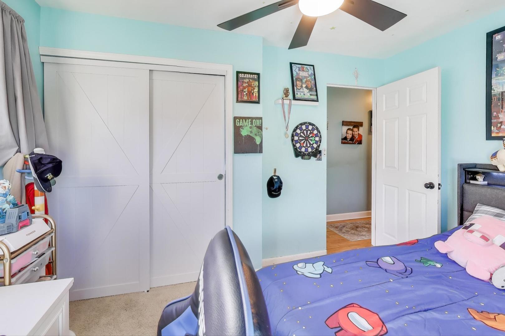 18323 W Woodland Terrace, Gurnee, IL 60031