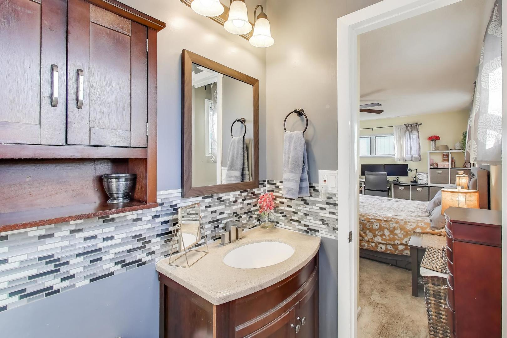 18323 W Woodland Terrace, Gurnee, IL 60031