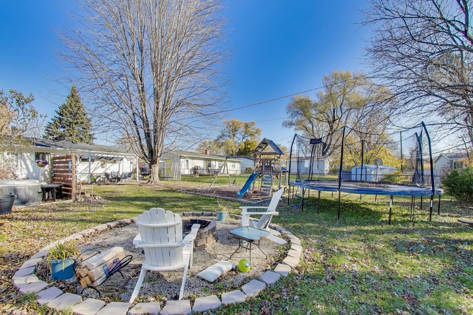 18323 W Woodland Terrace, Gurnee, IL 60031