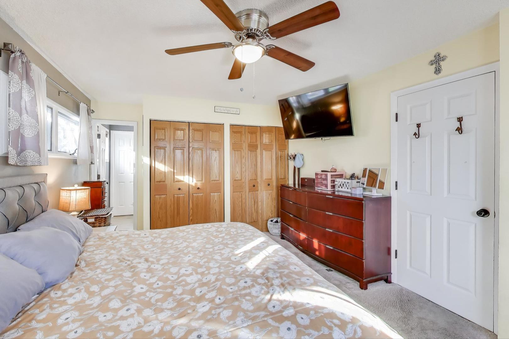 18323 W Woodland Terrace, Gurnee, IL 60031