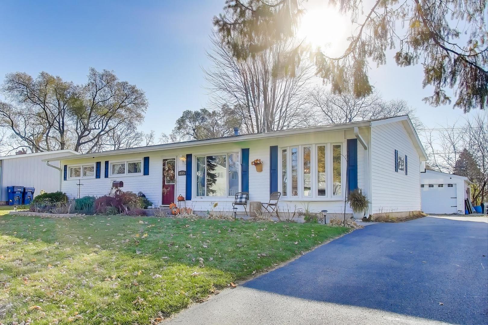 18323 W Woodland Terrace, Gurnee, IL 60031