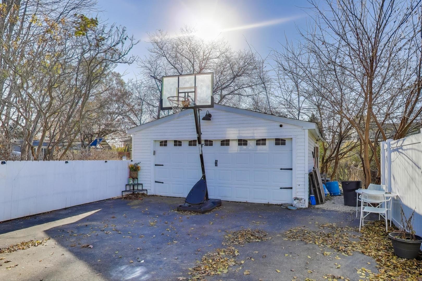 18323 W Woodland Terrace, Gurnee, IL 60031