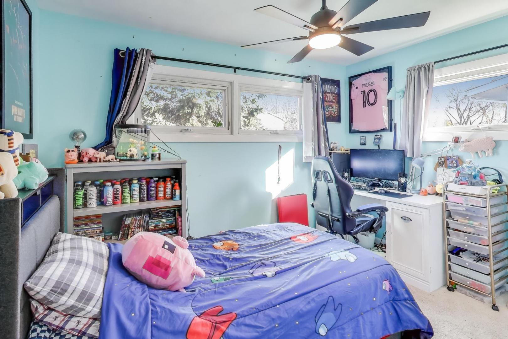 18323 W Woodland Terrace, Gurnee, IL 60031