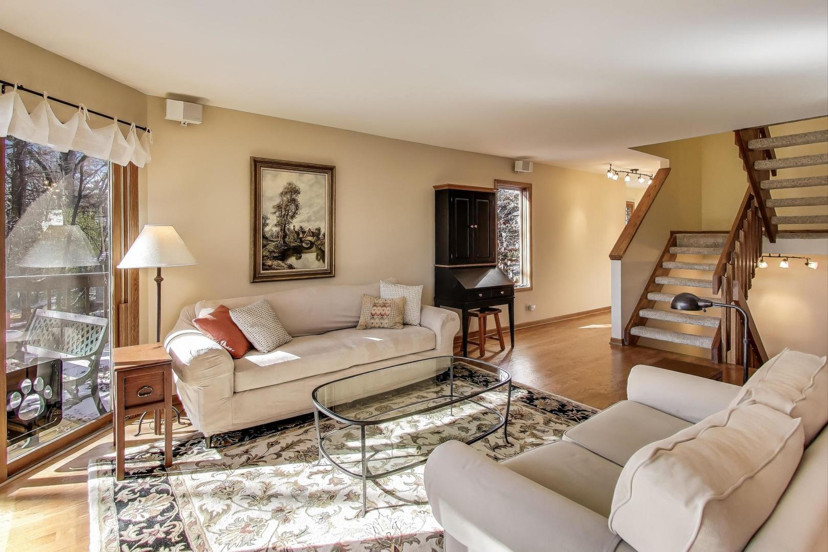 42W231 Retreat Court, St. Charles, IL 60175