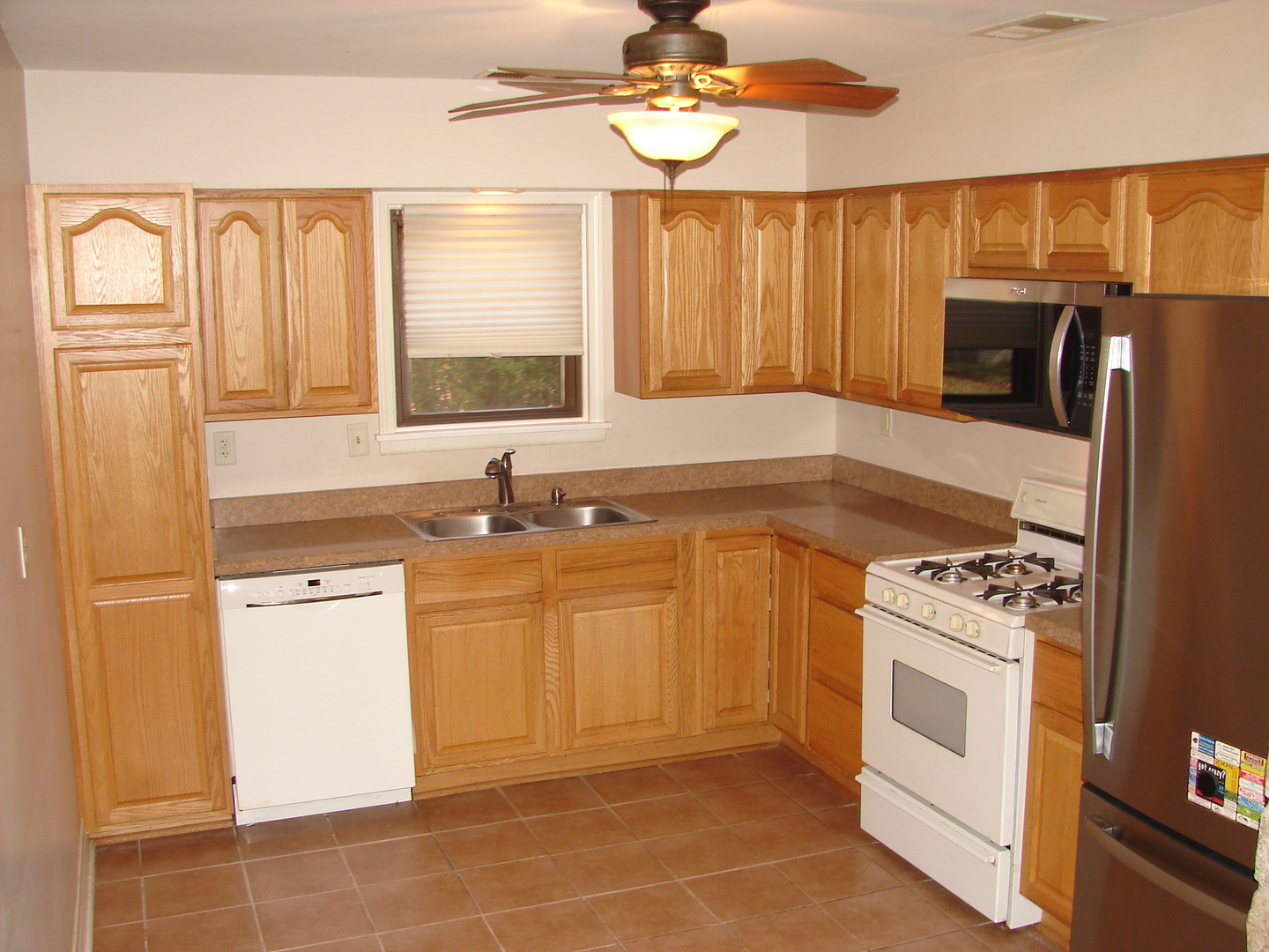 2104 Eshcol Avenue, Zion, IL 60099