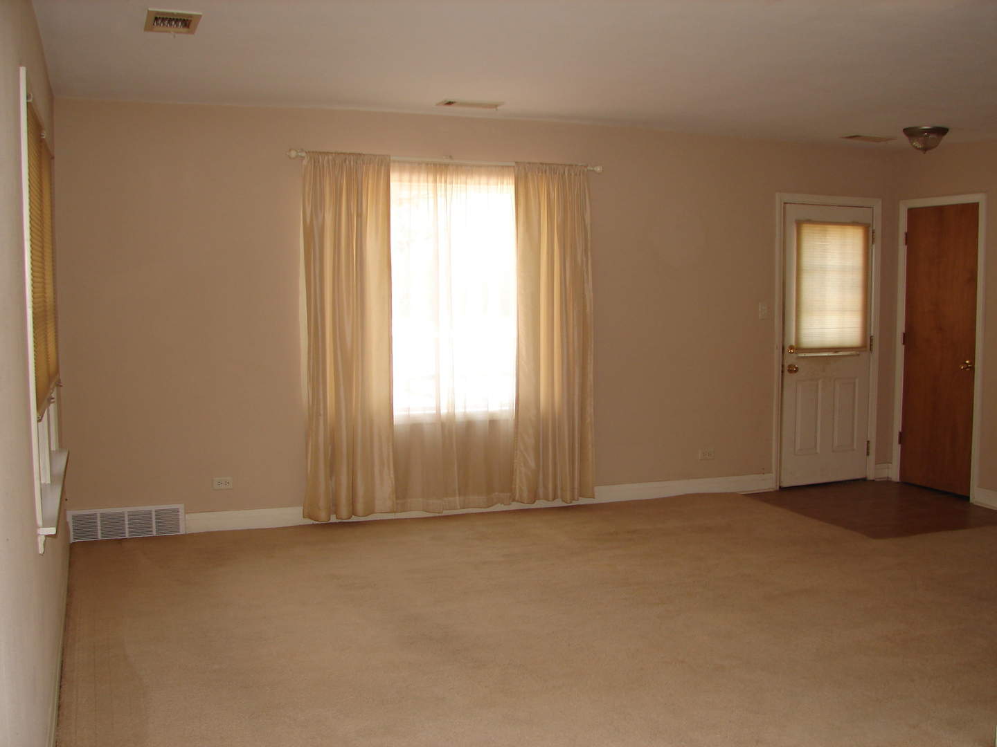 2104 Eshcol Avenue, Zion, IL 60099