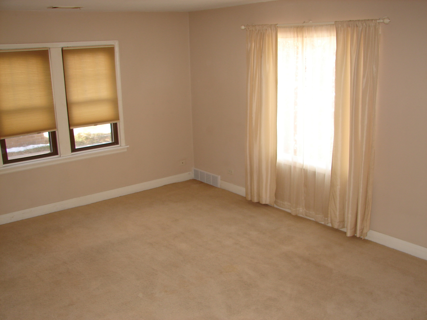 2104 Eshcol Avenue, Zion, IL 60099