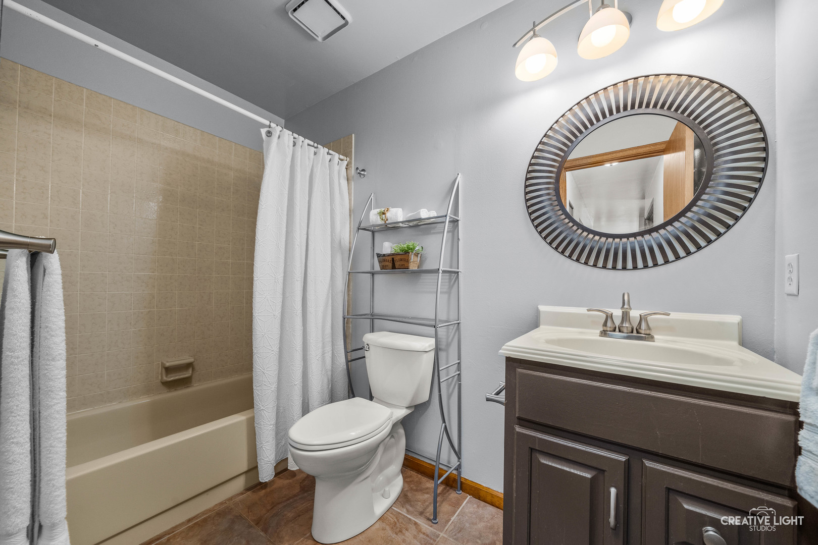 38 Ashlawn Avenue, Oswego, IL 60543