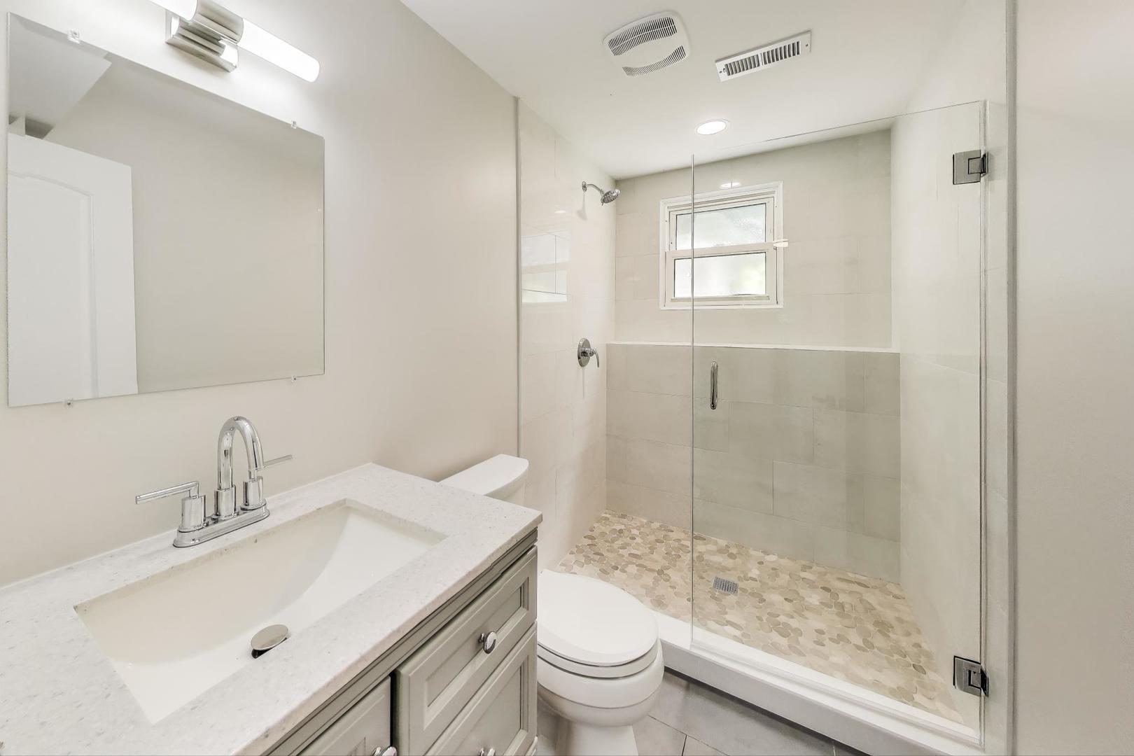 6915 Hawthorne Lane, Hanover Park, IL 60133