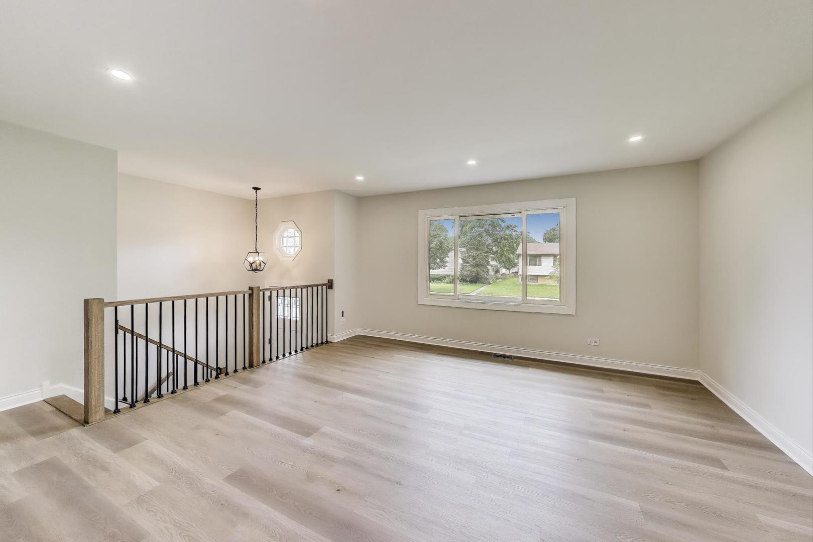 6915 Hawthorne Lane, Hanover Park, IL 60133