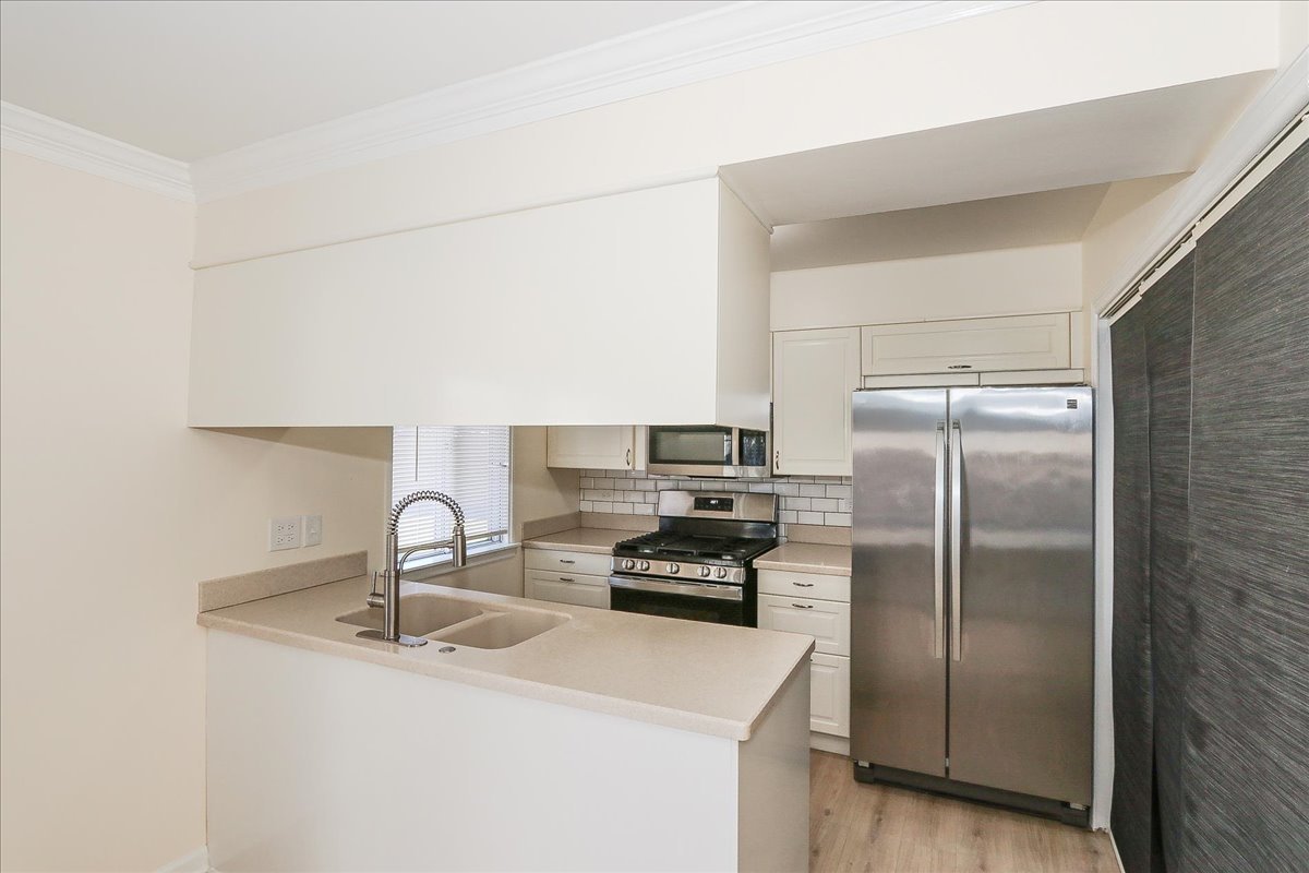 760 Longford Drive, Roselle, IL 60172