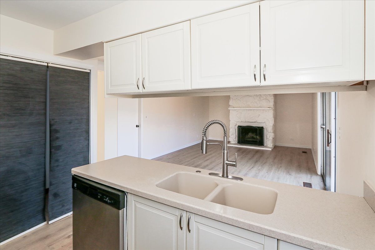 760 Longford Drive, Roselle, IL 60172