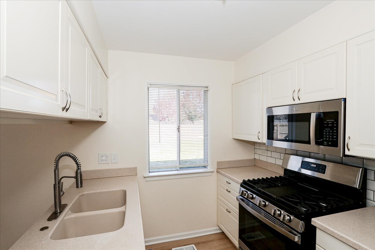 760 Longford Drive, Roselle, IL 60172