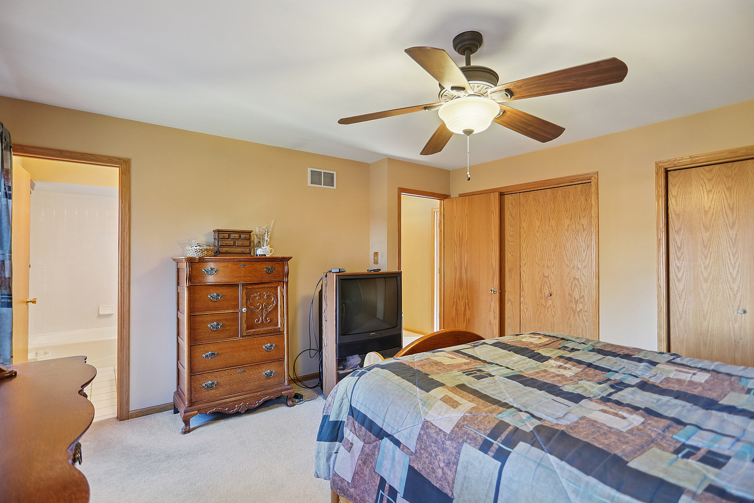 8836 Clifton Lane, Tinley Park, IL 60487