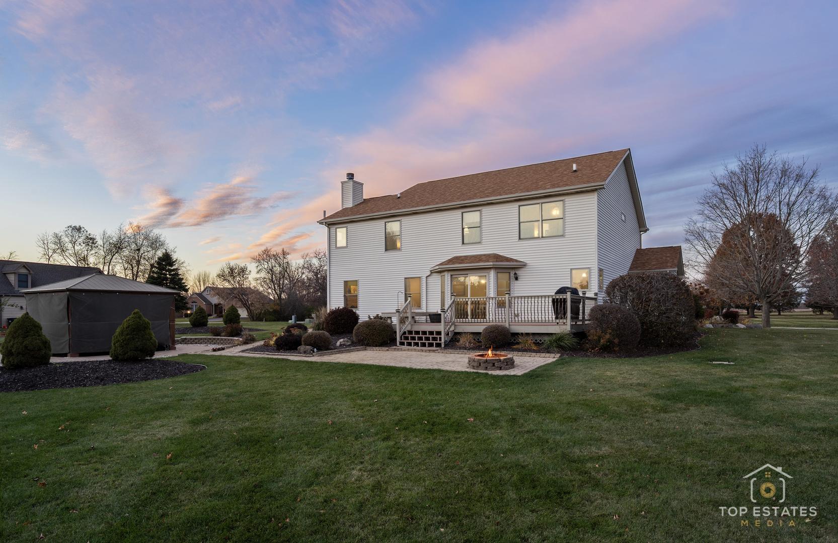 2303 Fox Bluff Lane, Spring Grove, IL 60081