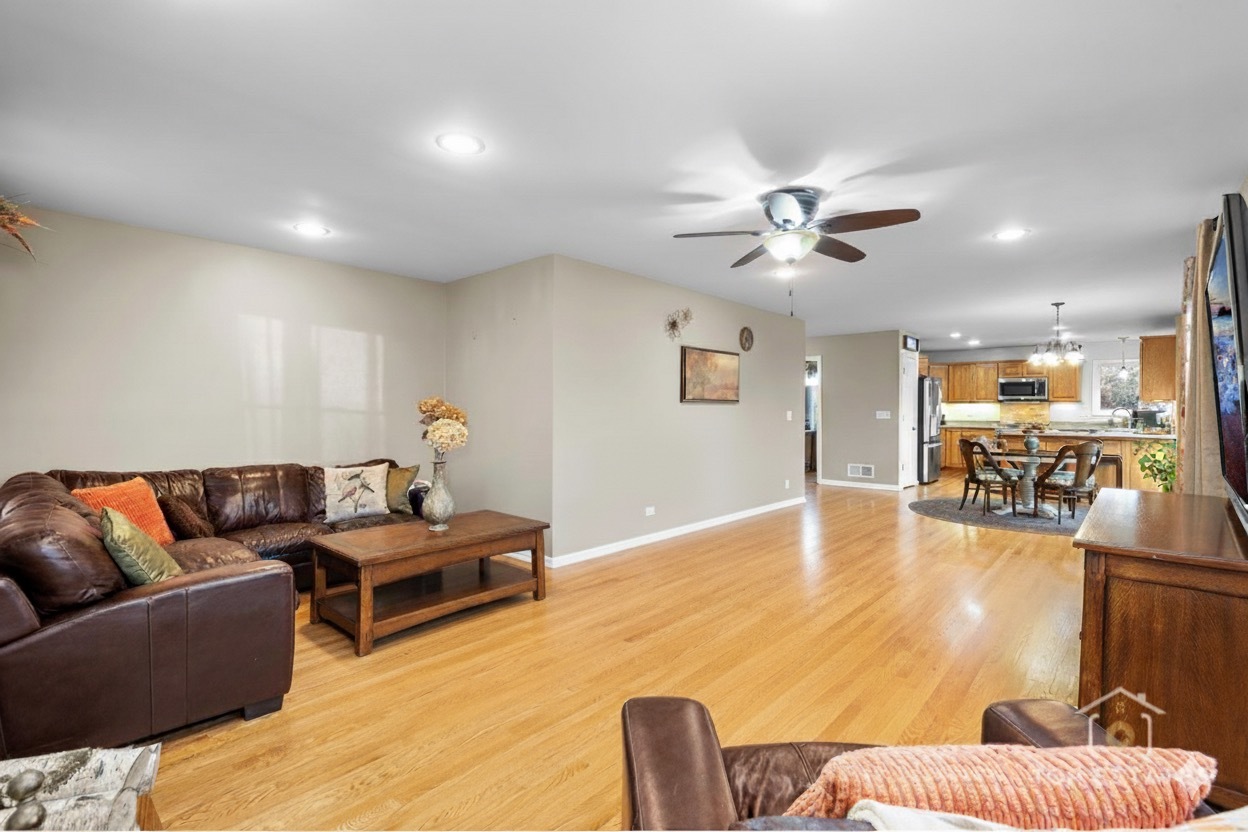 2303 Fox Bluff Lane, Spring Grove, IL 60081