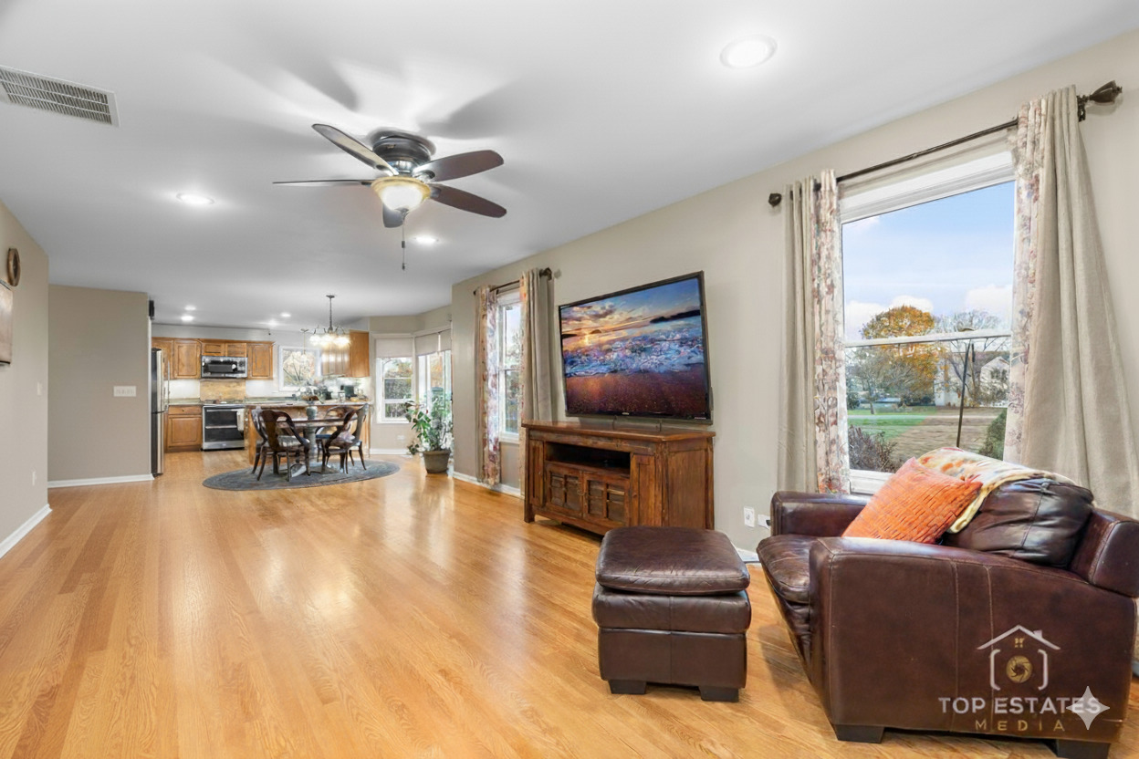 2303 Fox Bluff Lane, Spring Grove, IL 60081