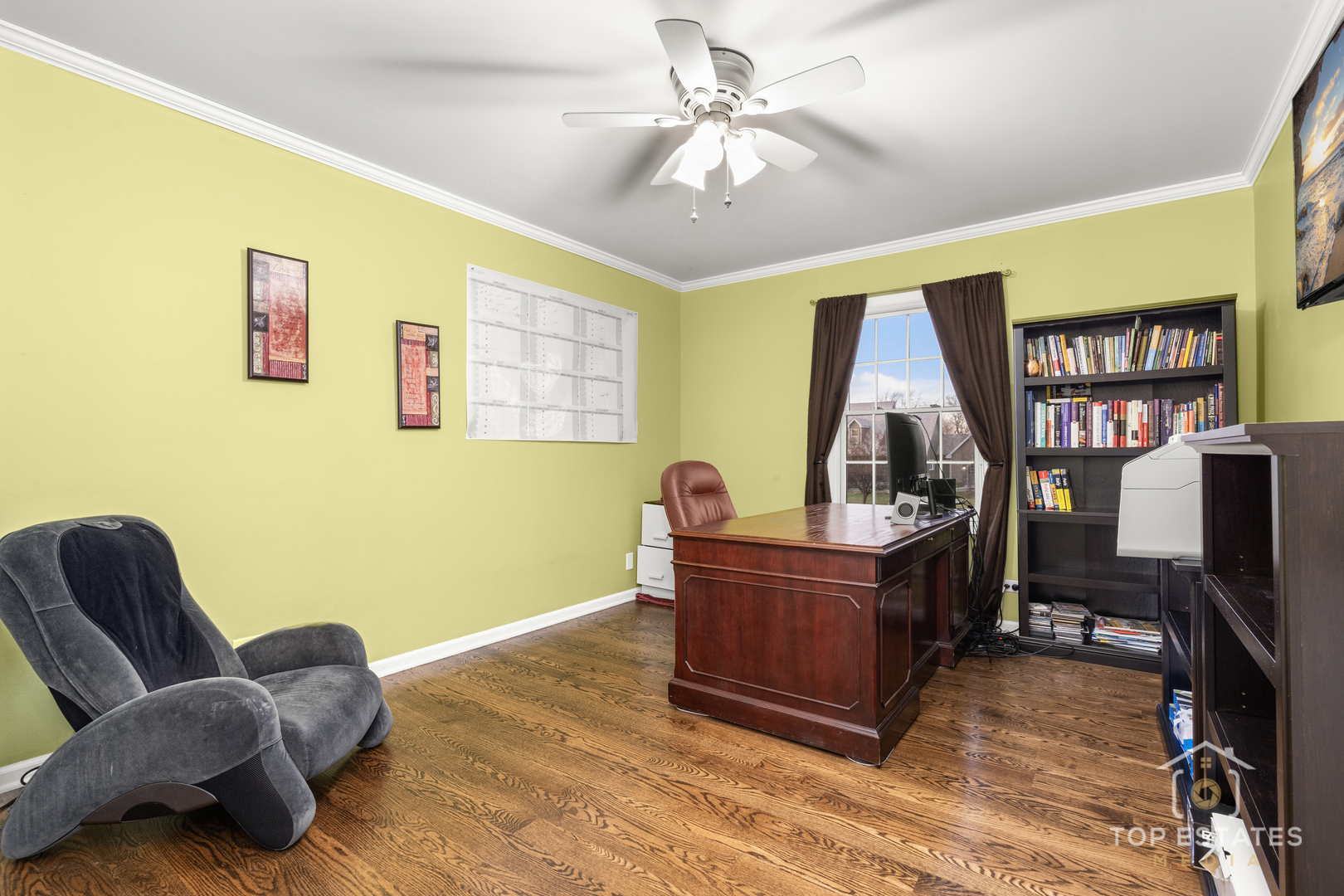 2303 Fox Bluff Lane, Spring Grove, IL 60081