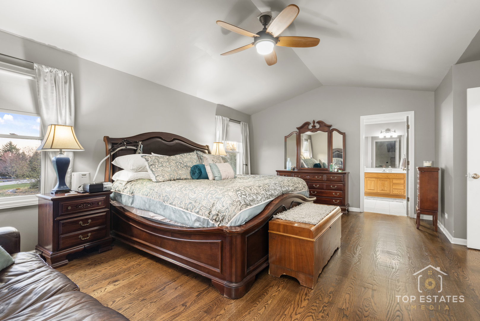 2303 Fox Bluff Lane, Spring Grove, IL 60081