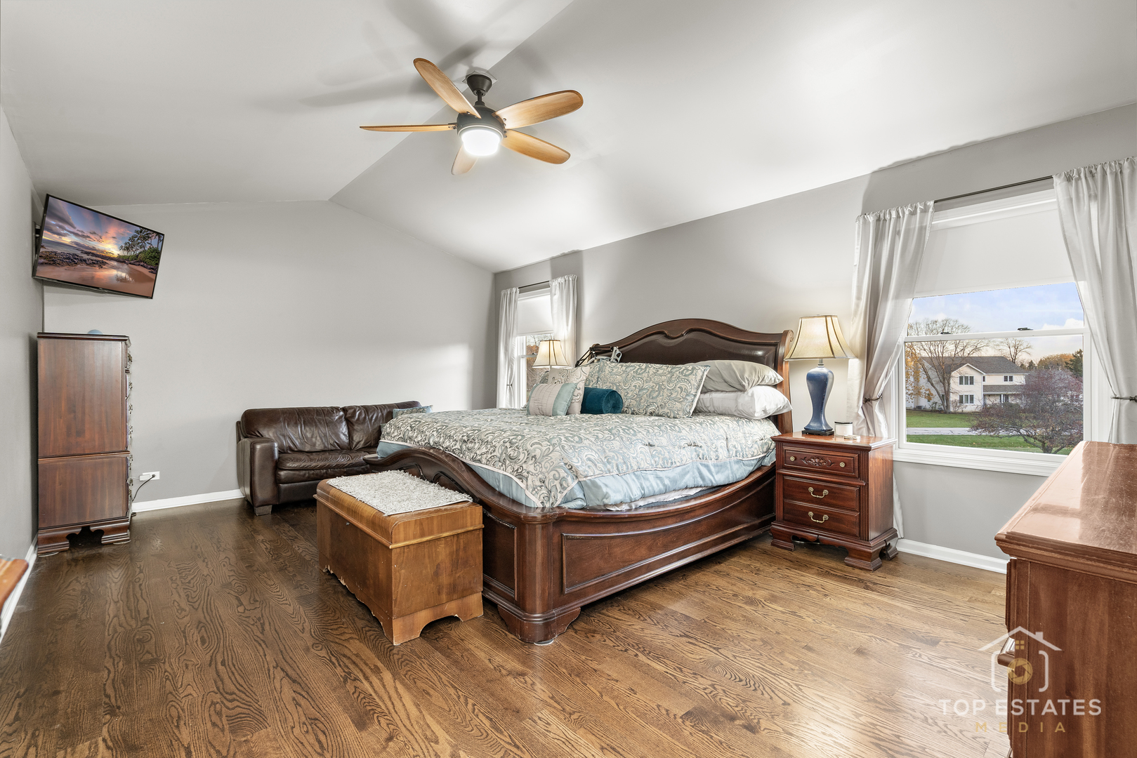 2303 Fox Bluff Lane, Spring Grove, IL 60081