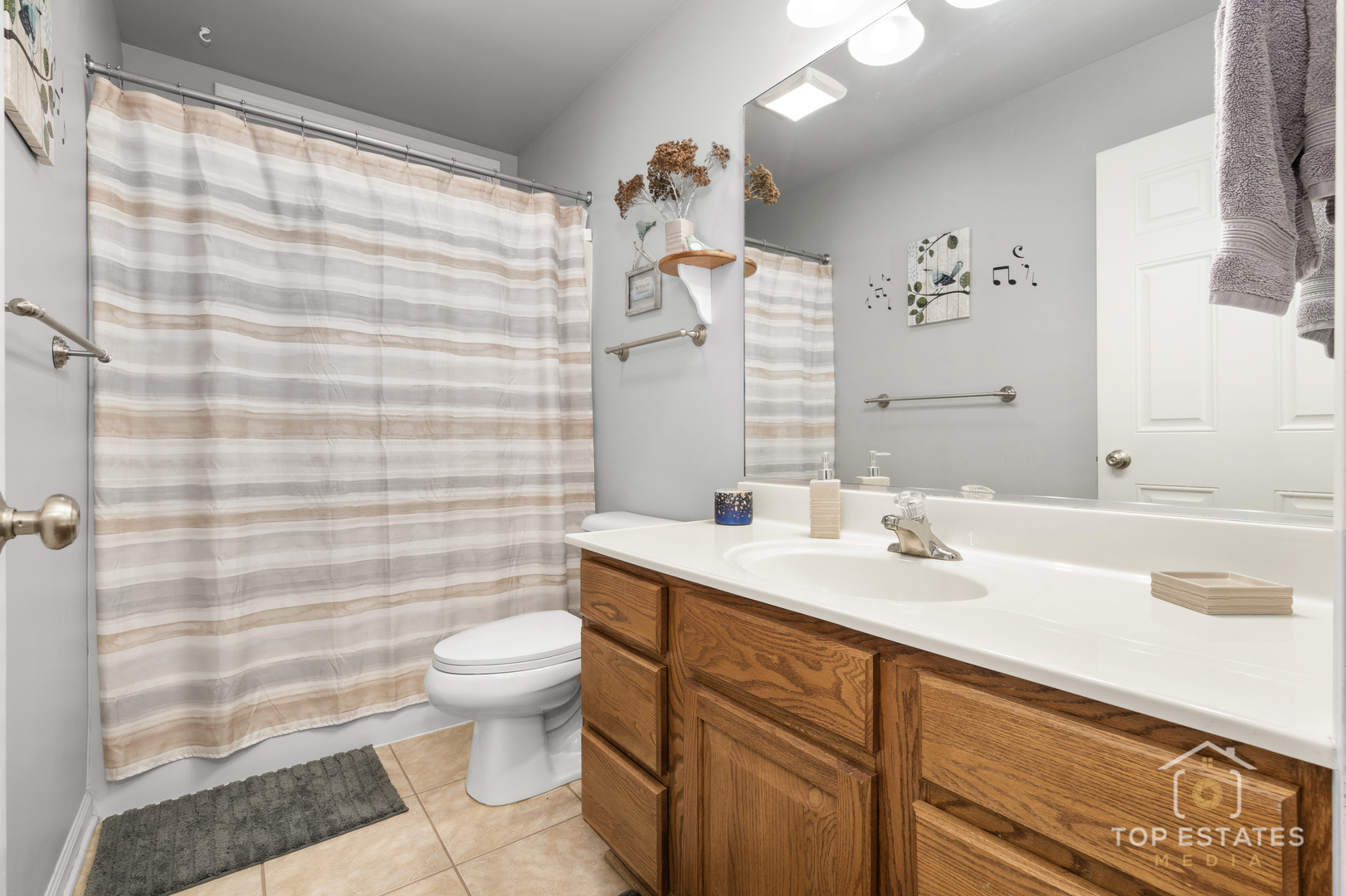 2303 Fox Bluff Lane, Spring Grove, IL 60081