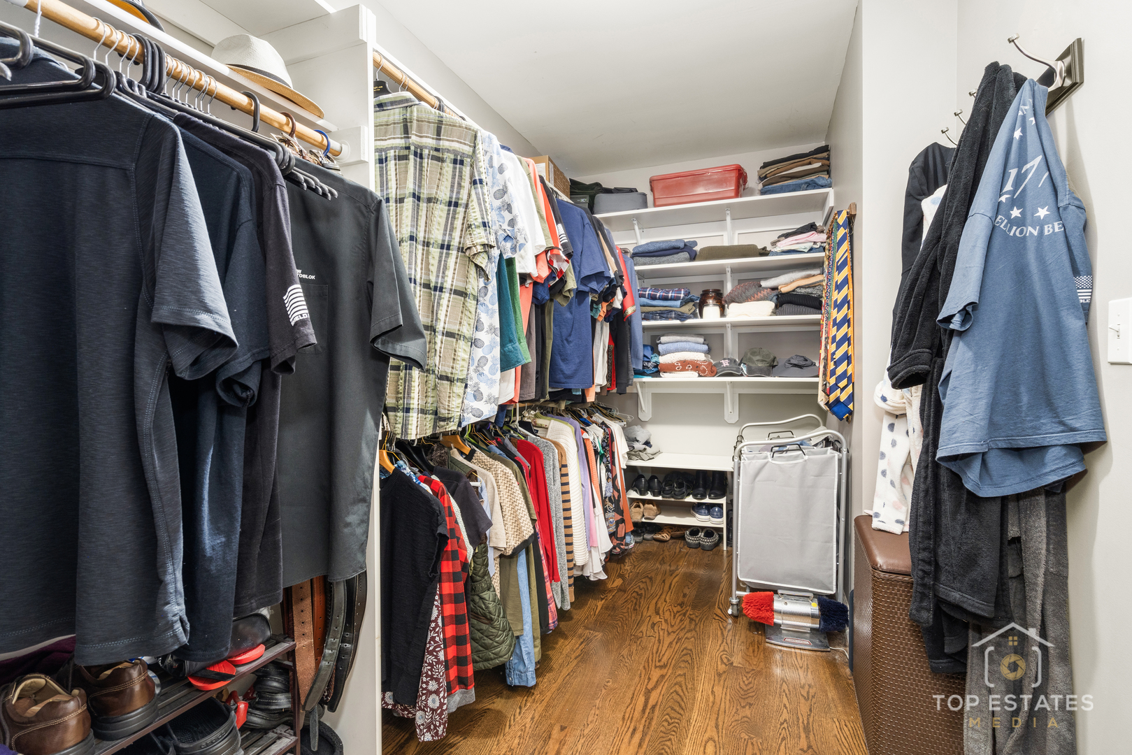 2303 Fox Bluff Lane, Spring Grove, IL 60081